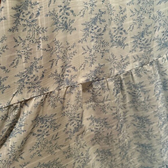 Urban Outfitters blue & white floral maxi dress with buttons - size Large - Picture 3 of 4